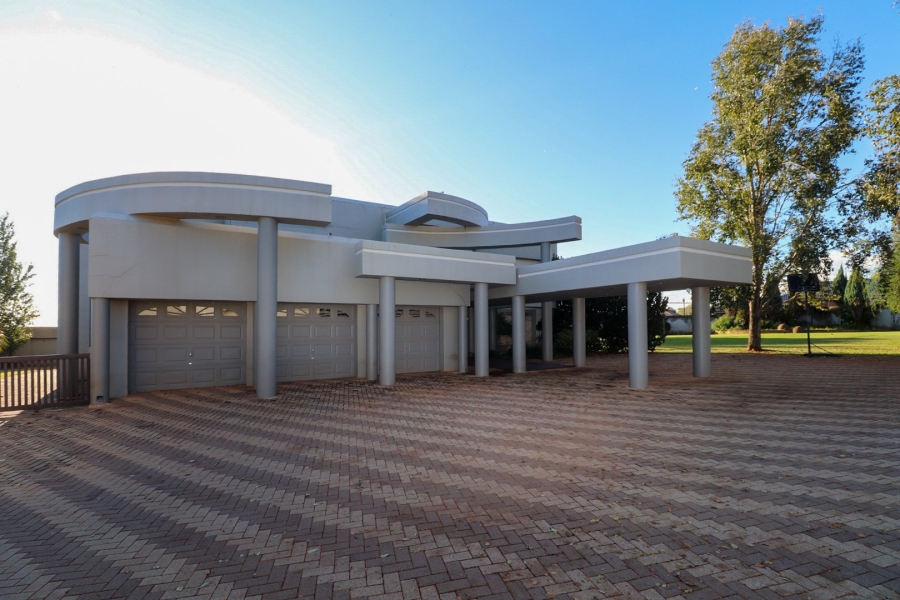 4 Bedroom Property for Sale in Wilkoppies North West